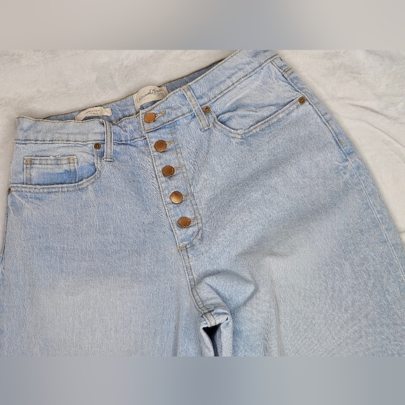 Women's Vintage Style Button Up Straight Leg Denim Jeans - Picture 3 of 11